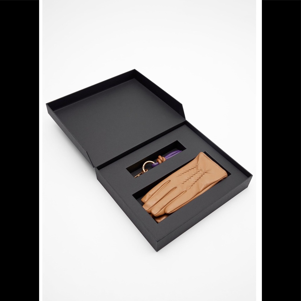 NWT ZARA LEATHER GLOVES AND KEY FOB SET